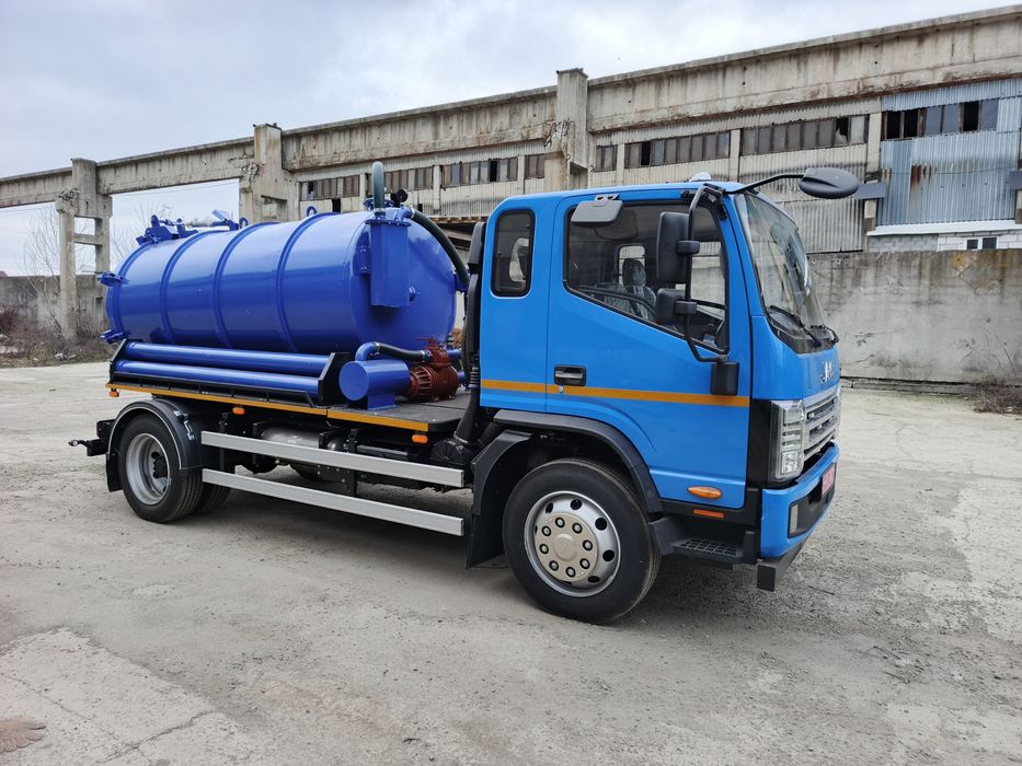 Вакумний автомобіль,асенізатор,мулосос,вакумний