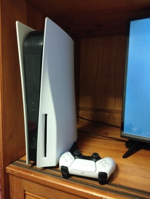 PS5 Slim (com disco)com 1 comando