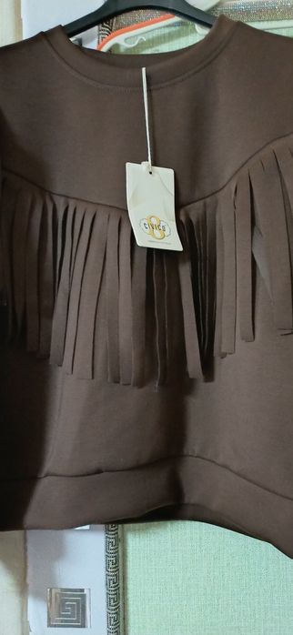 Piękny czekoladowy dres z frędzlami