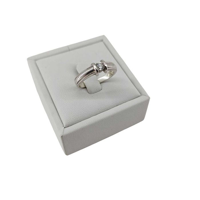 Srebrny Pierścionek w. 3,26G R. 17