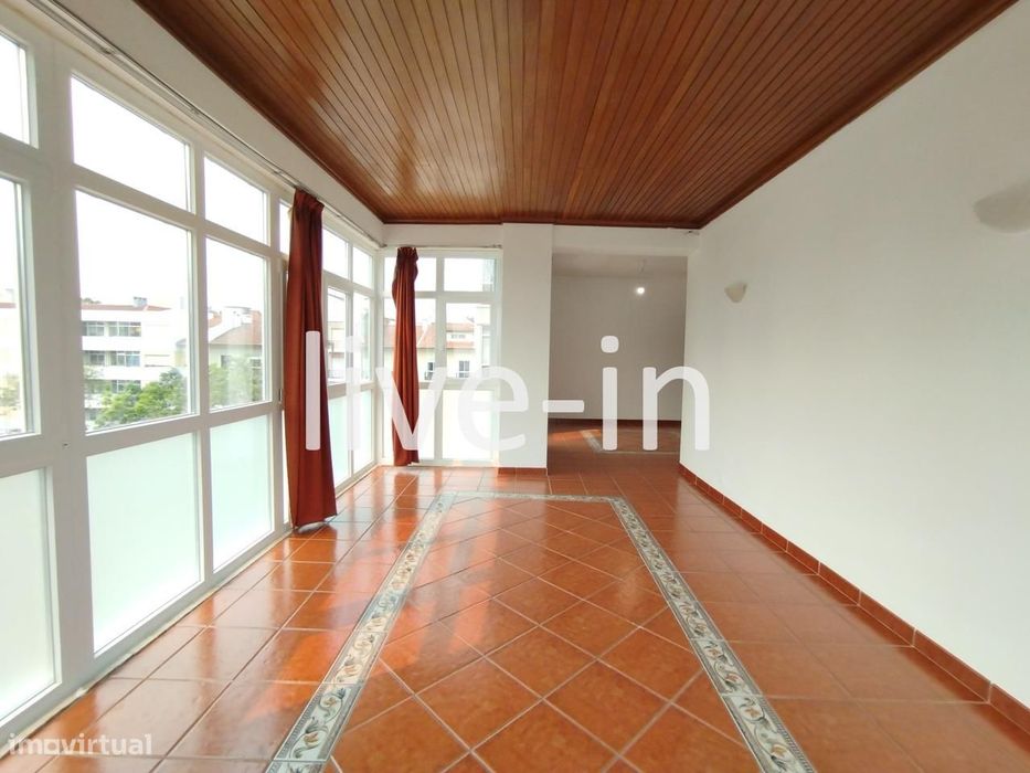 Apartamento T3 junto à Escola Mário Sacramento