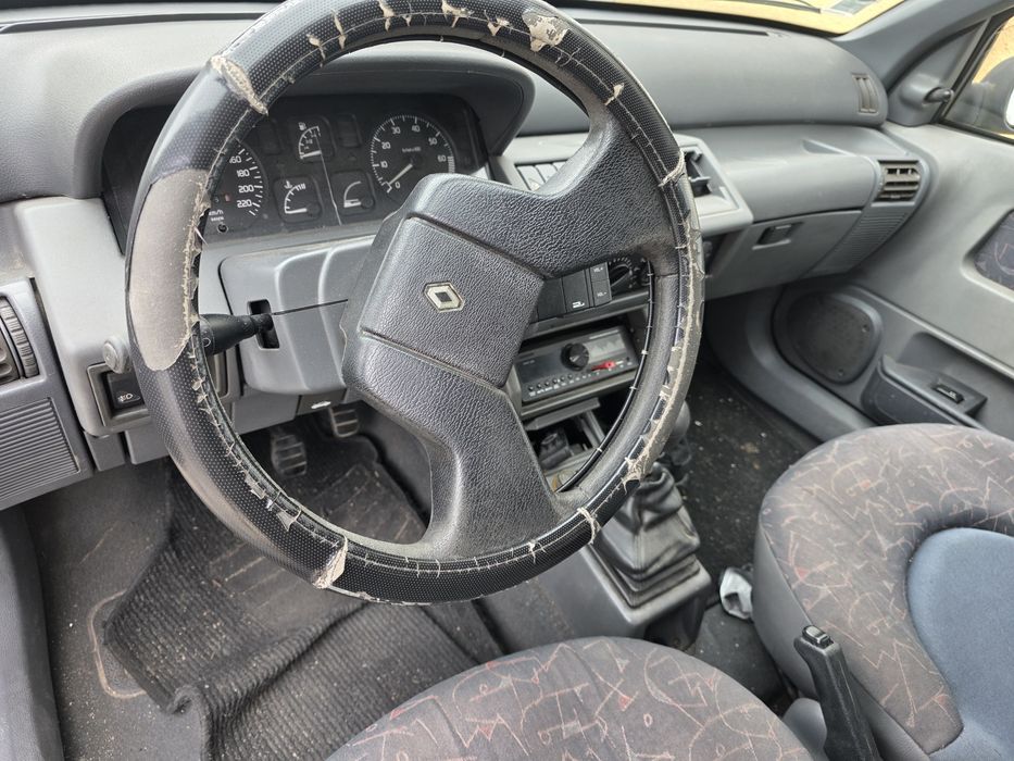 Renault clio 1995 800€