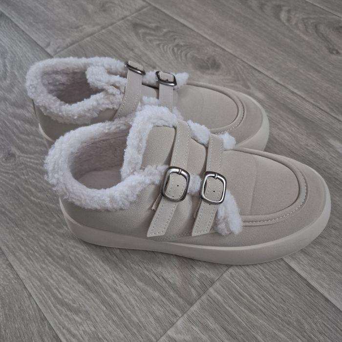 Кеди, угги, ботінки, взуття, лофери, хайтопи, черевики.