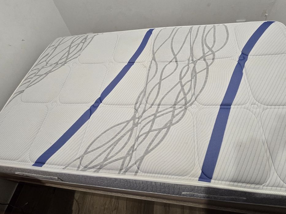 Vendo cama  com arrumação