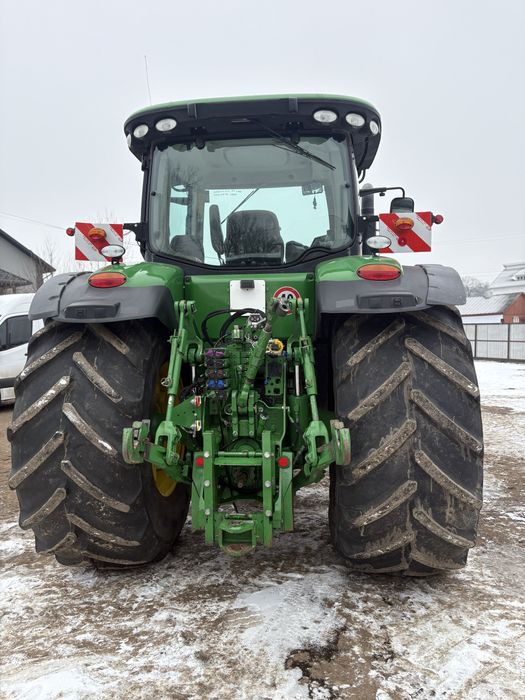 трактор John Deere 8335R