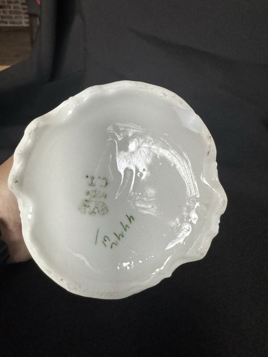 CT.Zestaw porcelanowych dzbanków, mlecznik i cukiernica.