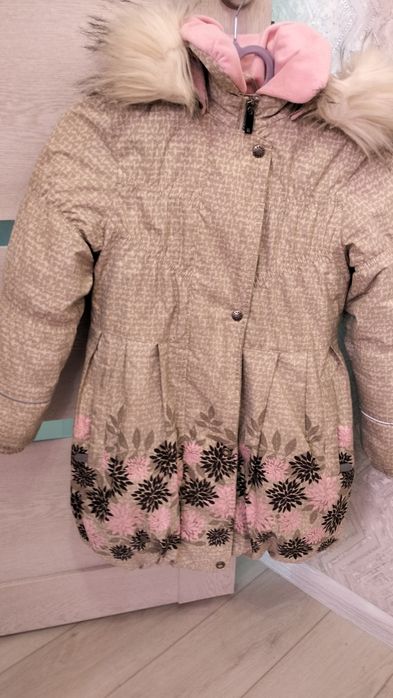 Дуже теплий плащик.