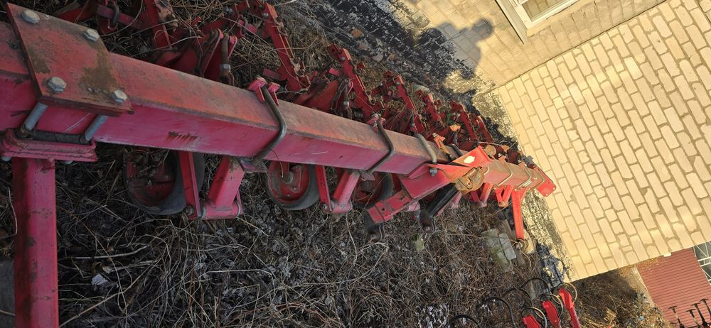 Продам заводской междурядный культиватор на подшипниках крн- 5.6