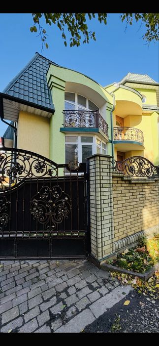 Будинок в самому  центрі,  вул.Матейки