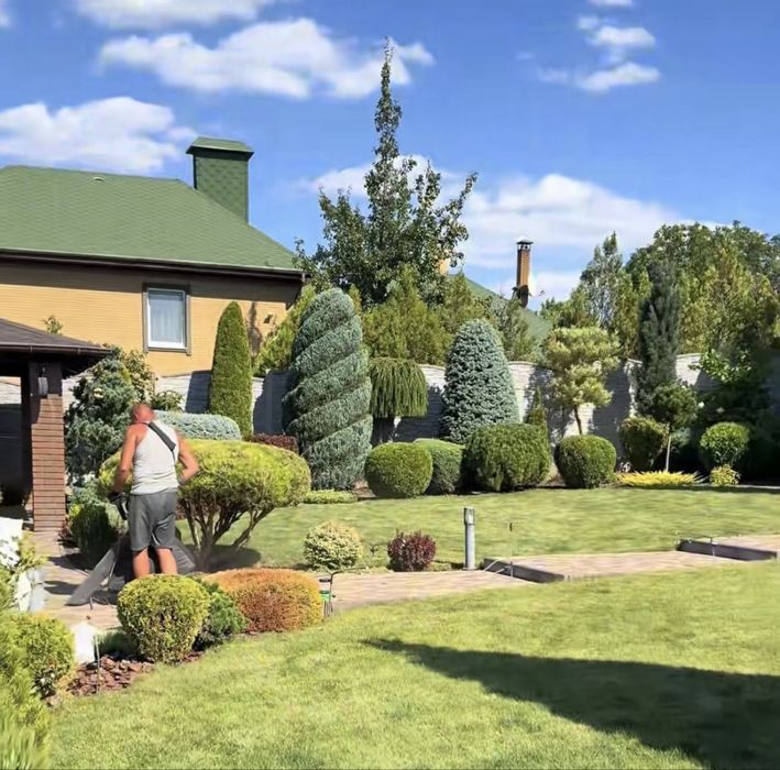 Садовник, уход за участком,стрижка растений