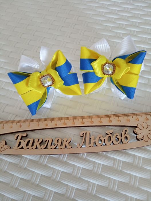 Бантикики ручної роботи.