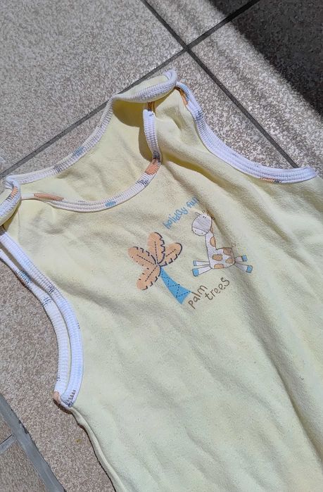 Żółte letnie bawełniane śpiochy 86