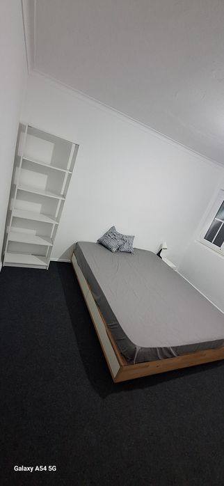 Quartos arrendar Famões