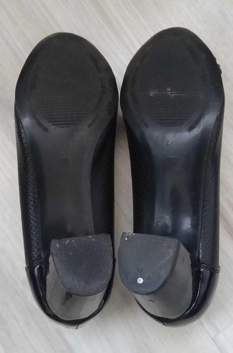Czarne lakierkowe z siateczką czółenka Elisa Esposito roz. 39/26 cm