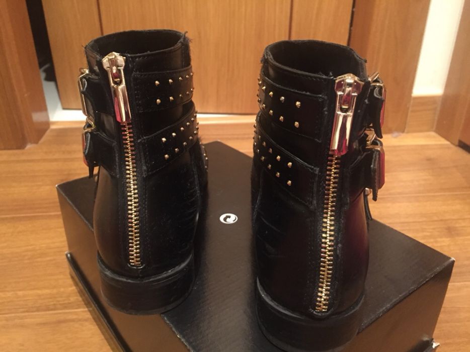 Botas Pretas com Pelo