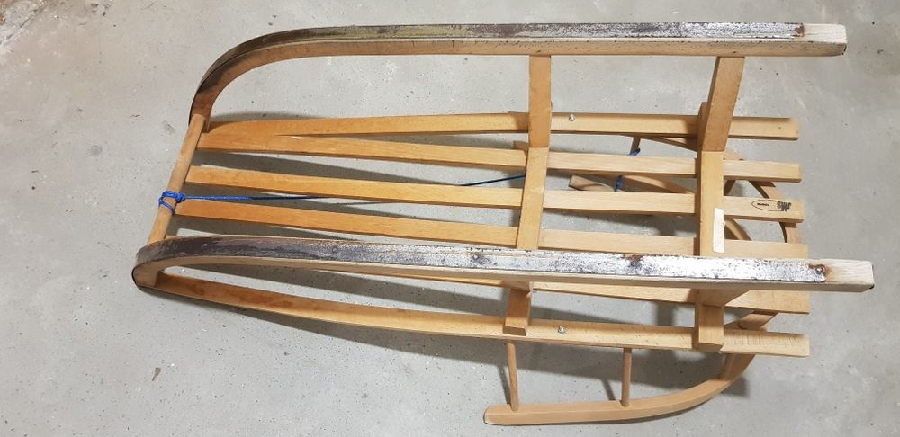 Sanki drewniane z oparciem