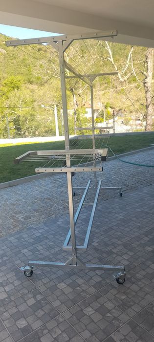 Estendais dobráveis e com rodas