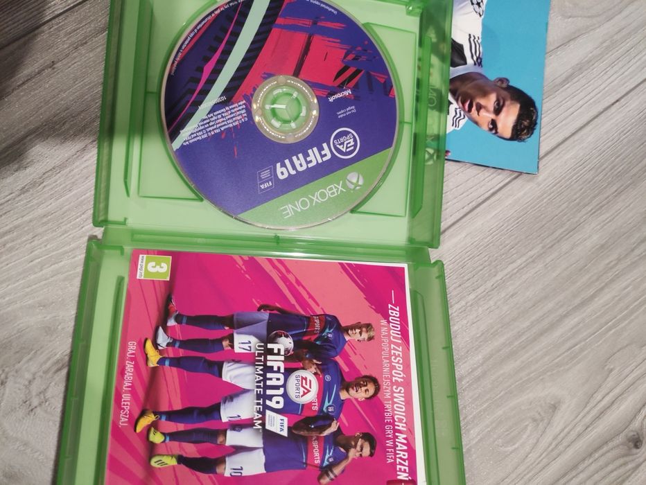 FIFA 19 + poradnik do gry