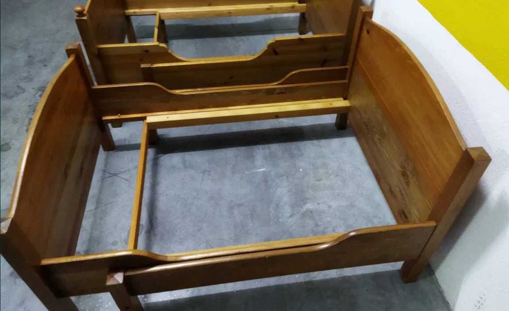 Cama Extensívei em Pinho com Estrado De Madeira e Colchão Lusocolchão