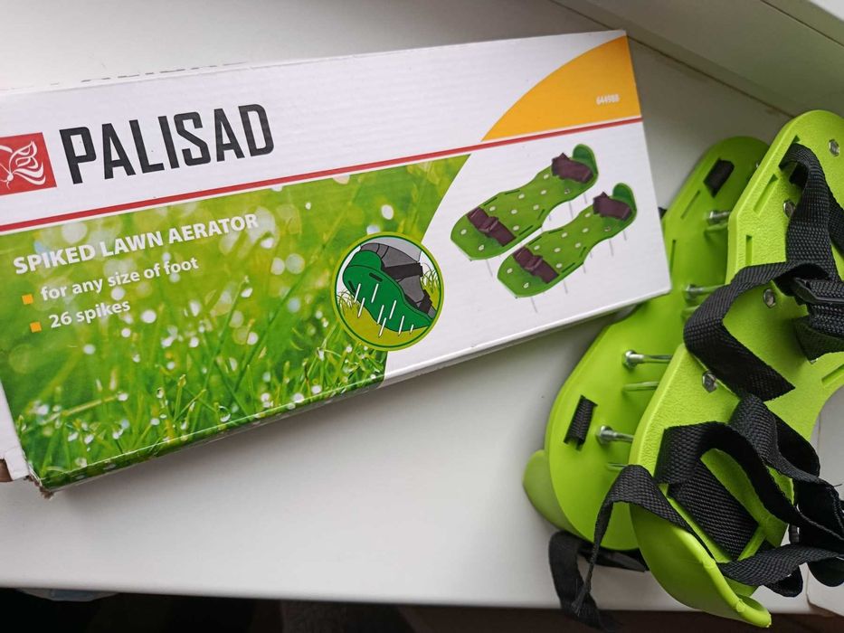 Шиповане Взуття / Сандалі для аерації газону