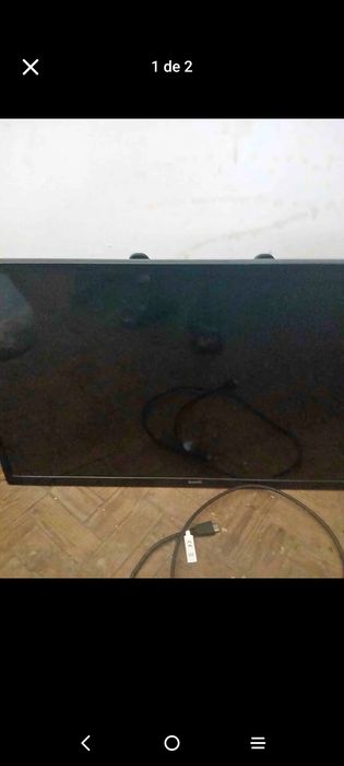 Vendo TV kunft com suporte de parede 32polegadas  tem comando