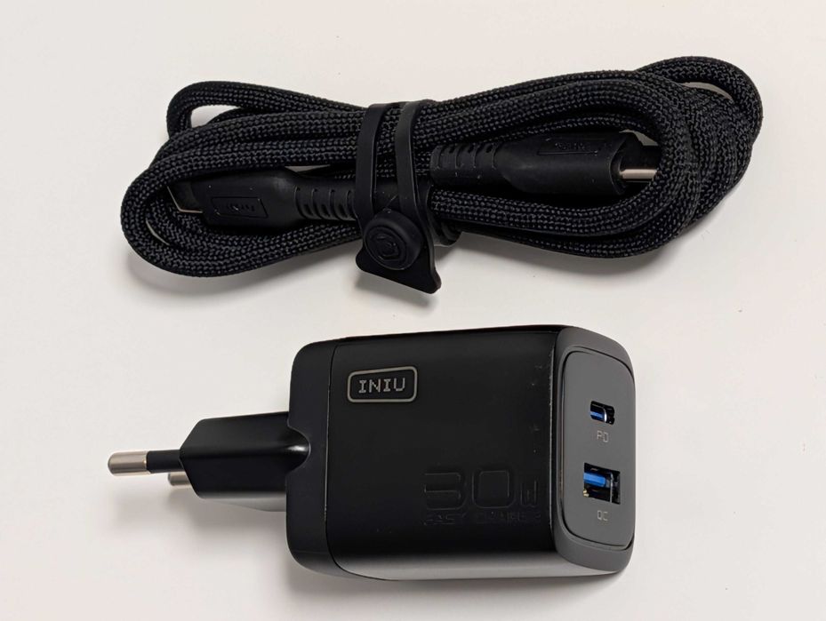 Carregador INIU de 30W, com 1 entrada USB-C e outra USB-A, com cabo64751966445315120