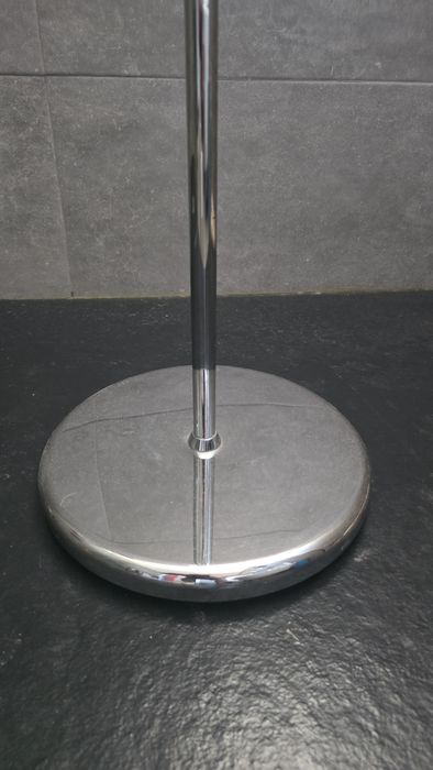Toalheiro de pé em inox