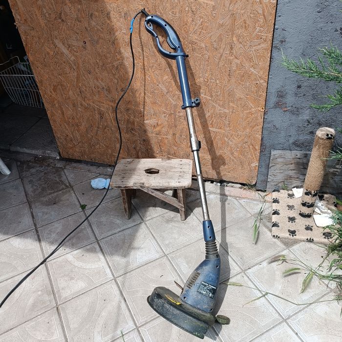 Продам триммер электрический