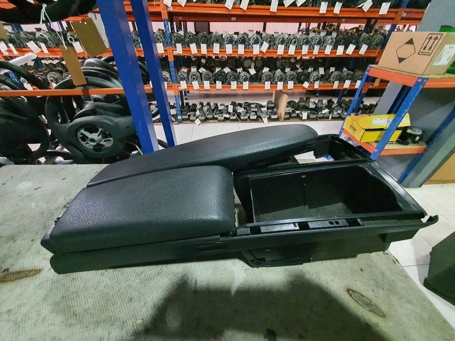 APOIO DE BRAÇO MERCEDES W204/ A2046800639