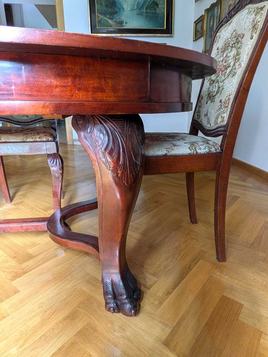 Stół + 4 krzesła — styl eklektyczny / „chippendale", rzeźbione lwie łapy