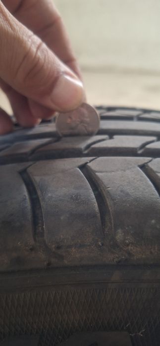 4  pneus a 80% Goodride 175/65R15 + 1 pneu