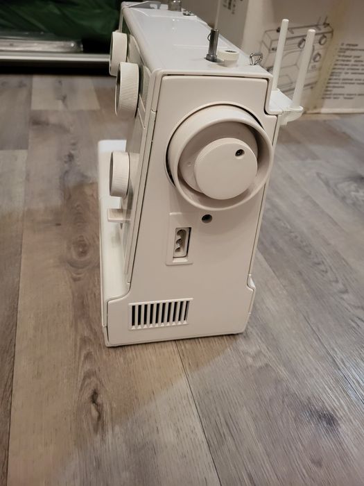 Электромеханическая швейная машина Janome 394