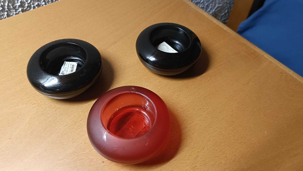 Três suporte/porta velas em vidro