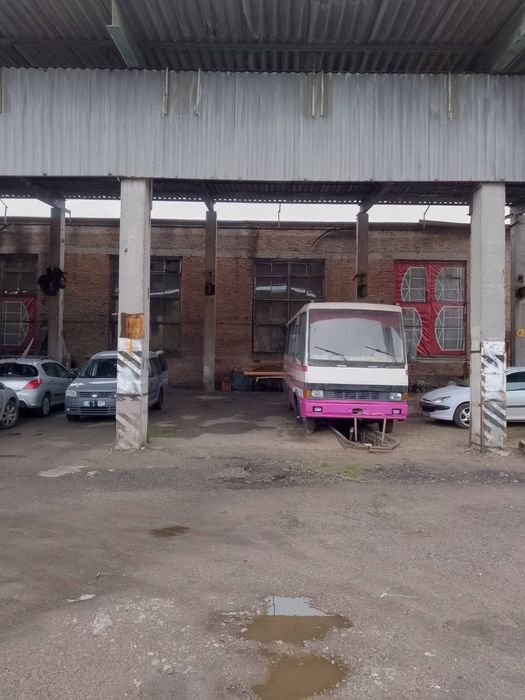 Стоянка парковка для авто під накриттям навісом