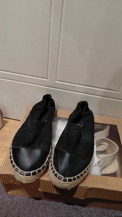 Czarne materiałowe espadryle