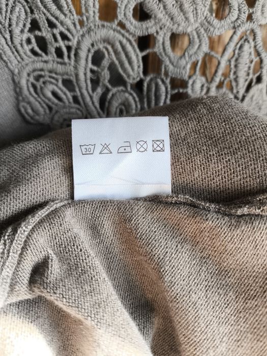 Nowa sukienka 36 S / 38 M midi jasnoszara dekolt V koronka