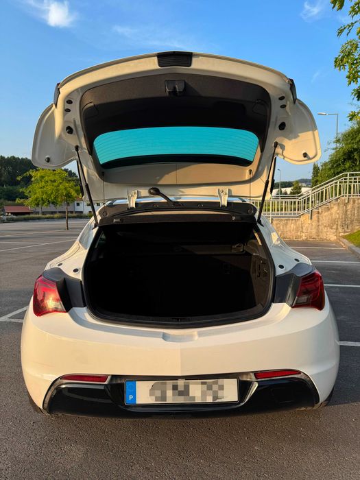 Opel Astra J GTC 1.7