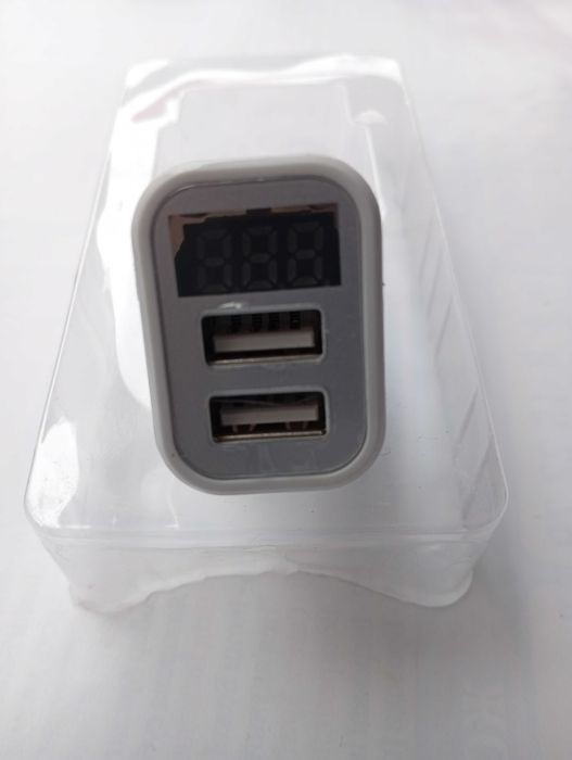 Адаптер автомобильный с вольтметром постоянного тока