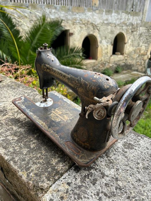 Maquina de costura Singer antiga