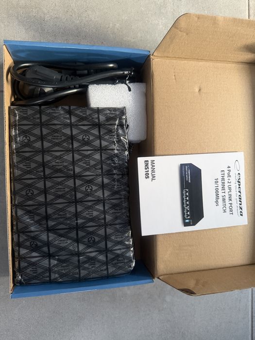Switch Ethernet 4 PoE + 2 Porty UPLINK 10/100Mbps Esperanza