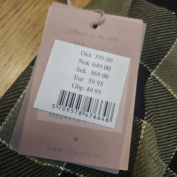 Nowy elegancki szal Unmade Copenhagen