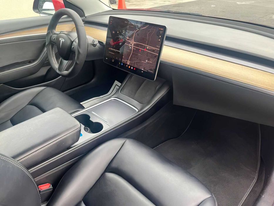 Tesla Model 3 Long Range      2022