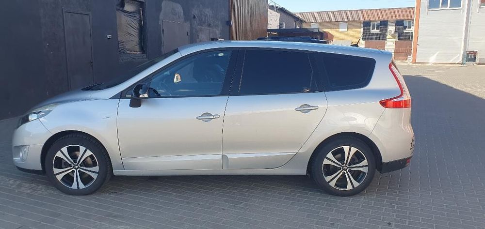 Продам автомобіль Renault Grand Scenic