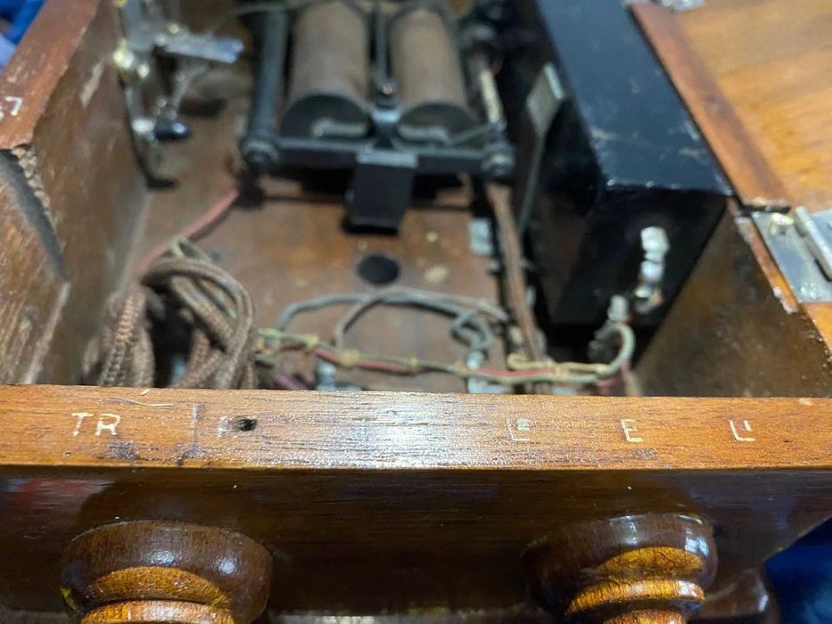 Telefone de parede antigo 1915 – Estojo de madeira, mostrador rotativo, caixa eletrônico mecanismo Liverpool