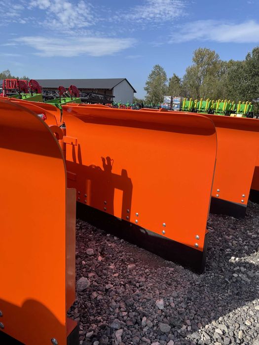 Mocny pług do śniegu do tura tuz strzałka Metal Technik szer. 2,6/3,0m