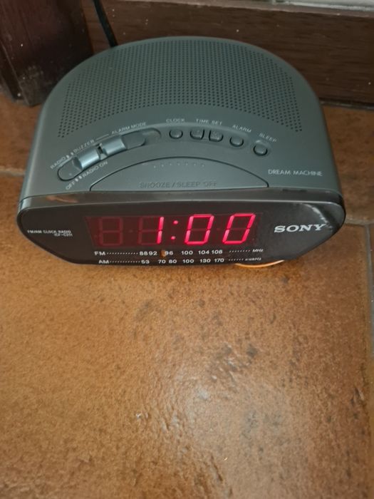 Radio relógio com alarme sony