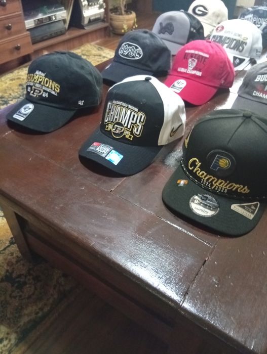 Фірмові бейсболки.NBA,NFL