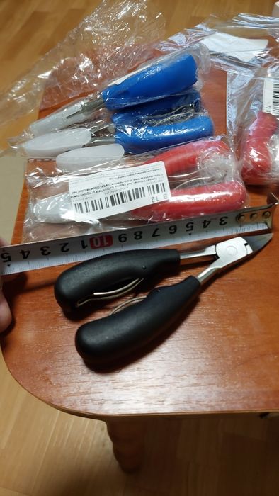 Большие кусачки для ногтей.