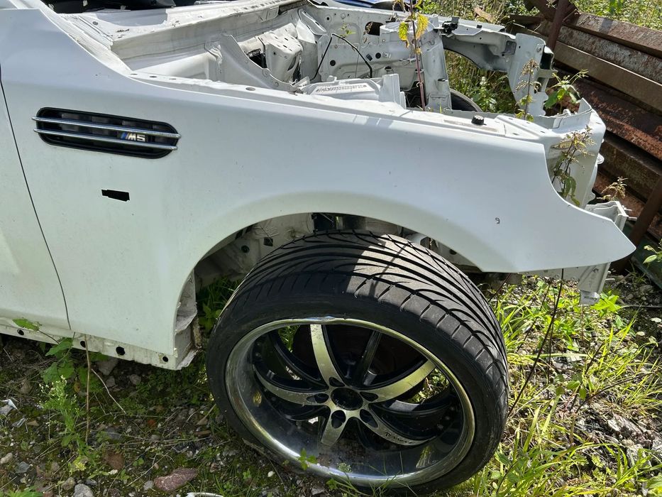 BMW E60 M5 Błotnik prawy lewy przód