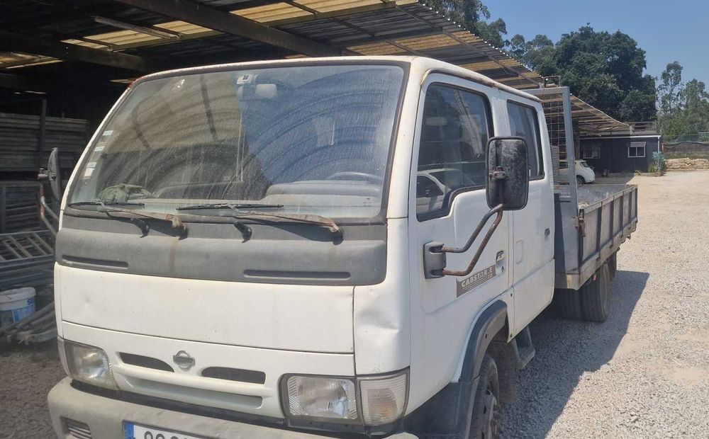 Nissan Cabstar 3.0 cabine dupla - Ano 2001